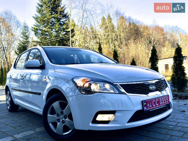Белый Киа Сид, объемом двигателя 1.4 л и пробегом 189 тыс. км за 6499 $, фото 8 на Automoto.ua