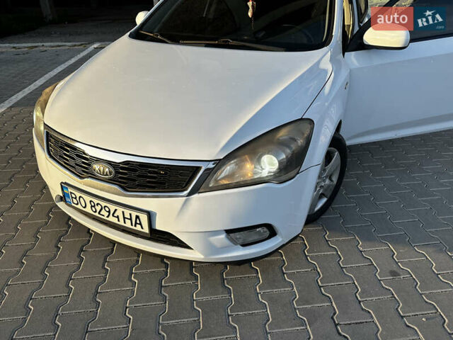 Белый Киа Сид, объемом двигателя 1.58 л и пробегом 231 тыс. км за 6199 $, фото 14 на Automoto.ua