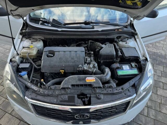 Кіа Сід 2011 у Львові на Automoto.ua Білий Кіа Сід, об'ємом двигуна 1.6 л та пробігом 209 тис. км за 6200 $, фото 6 на Automoto.ua