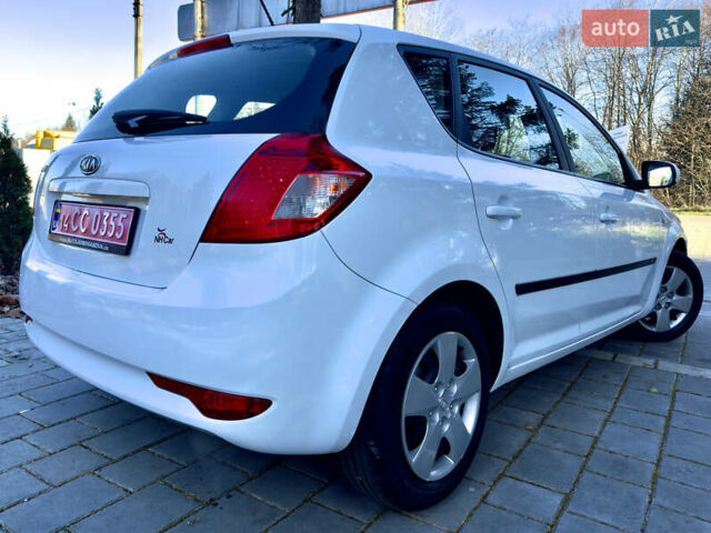 Белый Киа Сид, объемом двигателя 1.4 л и пробегом 189 тыс. км за 6499 $, фото 16 на Automoto.ua