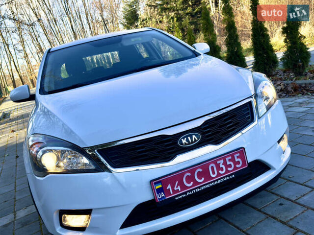 Белый Киа Сид, объемом двигателя 1.4 л и пробегом 189 тыс. км за 6499 $, фото 11 на Automoto.ua