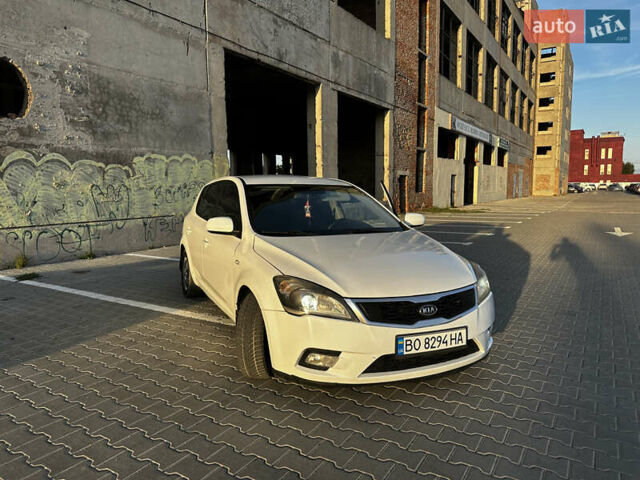Белый Киа Сид, объемом двигателя 1.58 л и пробегом 231 тыс. км за 6199 $, фото 1 на Automoto.ua