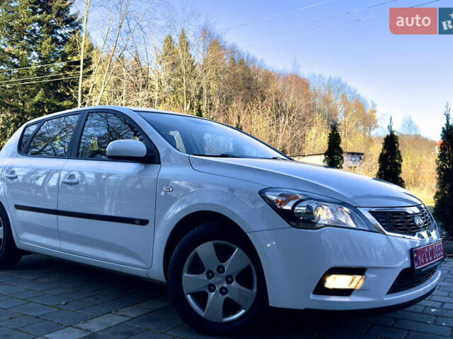 Белый Киа Сид, объемом двигателя 1.4 л и пробегом 189 тыс. км за 6499 $, фото 6 на Automoto.ua