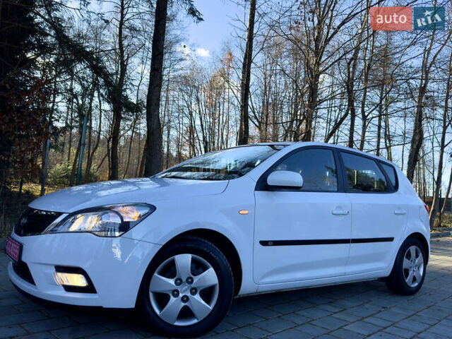 Белый Киа Сид, объемом двигателя 1.4 л и пробегом 189 тыс. км за 6499 $, фото 3 на Automoto.ua