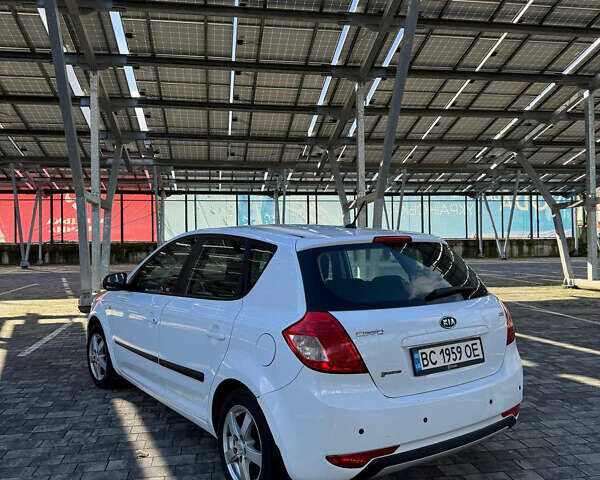 Киа Сид 2011 в Львове на Automoto.ua Белый Киа Сид, объемом двигателя 1.6 л и пробегом 209 тыс. км за 6200 $, фото 2 на Automoto.ua