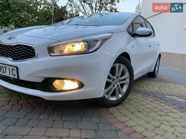 Білий Кіа Сід, об'ємом двигуна 1.4 л та пробігом 193 тис. км за 9000 $, фото 2 на Automoto.ua