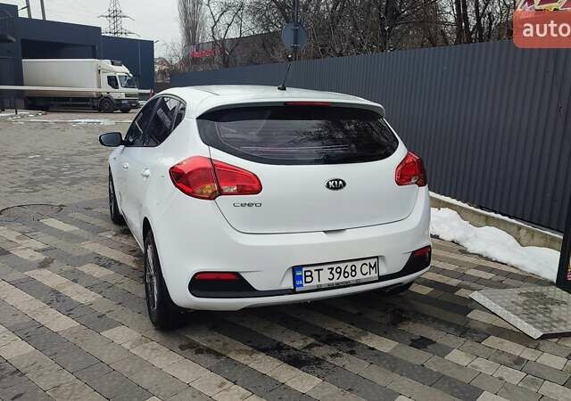 Белый Киа Сид, объемом двигателя 1.59 л и пробегом 134 тыс. км за 10300 $, фото 4 на Automoto.ua