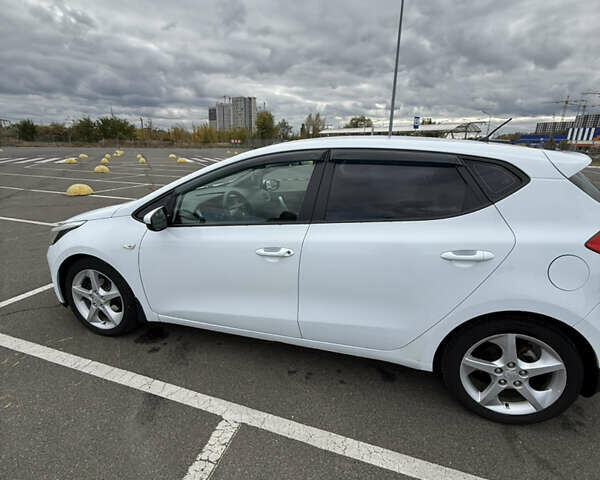 Белый Киа Сид, объемом двигателя 1.4 л и пробегом 154 тыс. км за 8000 $, фото 4 на Automoto.ua