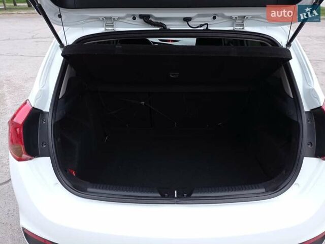 Белый Киа Сид, объемом двигателя 1.4 л и пробегом 147 тыс. км за 7999 $, фото 20 на Automoto.ua