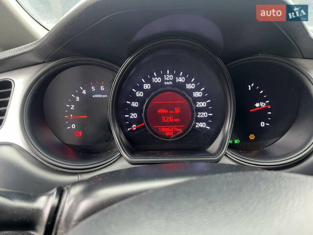 Белый Киа Сид, объемом двигателя 1.4 л и пробегом 198 тыс. км за 8000 $, фото 13 на Automoto.ua