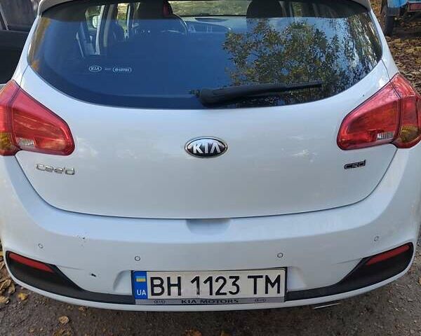 Белый Киа Сид, объемом двигателя 1.4 л и пробегом 283 тыс. км за 6800 $, фото 12 на Automoto.ua