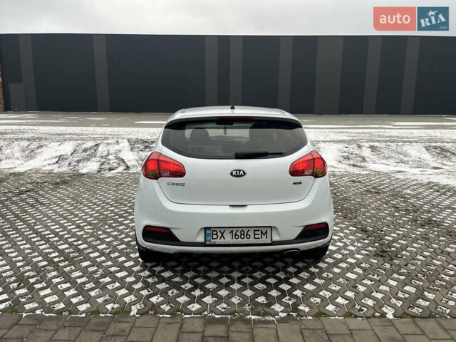 Белый Киа Сид, объемом двигателя 1.4 л и пробегом 198 тыс. км за 8000 $, фото 4 на Automoto.ua