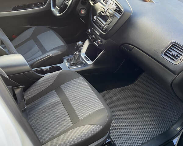 Білий Кіа Сід, об'ємом двигуна 1.4 л та пробігом 193 тис. км за 9000 $, фото 6 на Automoto.ua