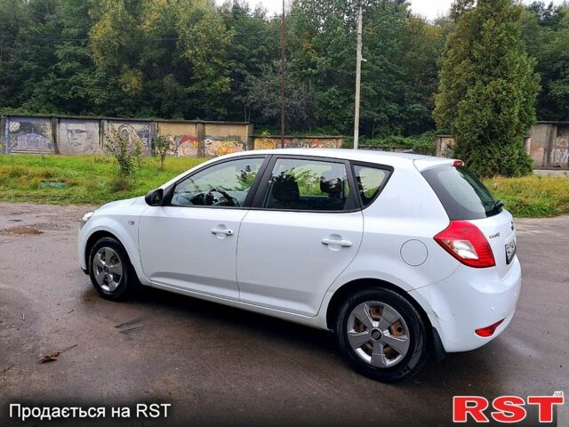Білий Кіа Сід, об'ємом двигуна 1.6 л та пробігом 192 тис. км за 6500 $, фото 3 на Automoto.ua
