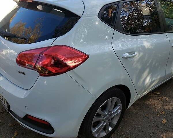 Белый Киа Сид, объемом двигателя 1.4 л и пробегом 283 тыс. км за 6800 $, фото 2 на Automoto.ua