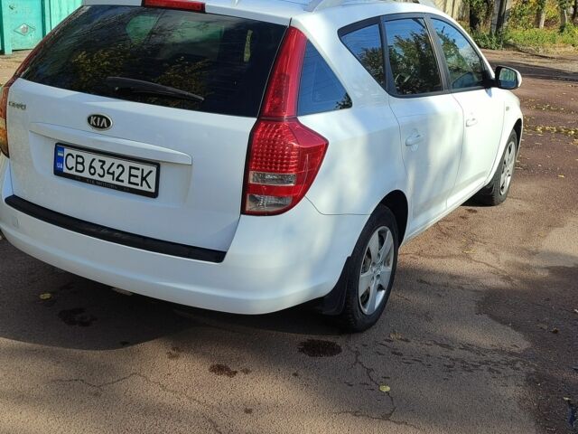 Білий Кіа Сід, об'ємом двигуна 1.6 л та пробігом 241 тис. км за 6600 $, фото 3 на Automoto.ua