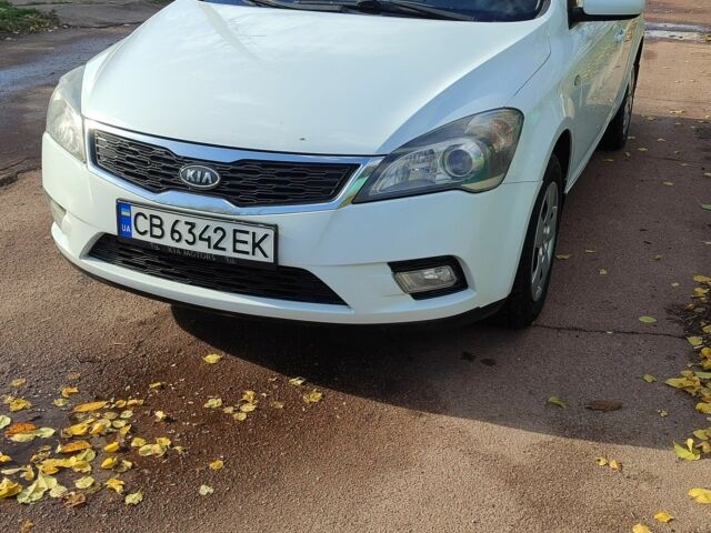 Білий Кіа Сід, об'ємом двигуна 1.6 л та пробігом 241 тис. км за 6600 $, фото 1 на Automoto.ua