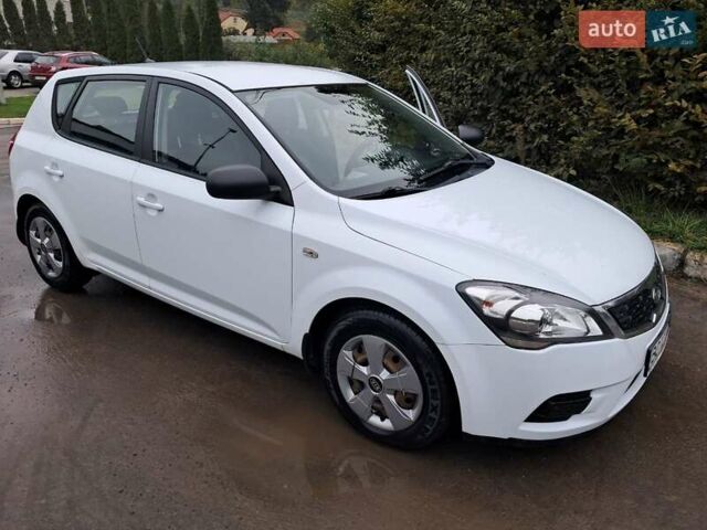 Білий Кіа Сід, об'ємом двигуна 1.58 л та пробігом 192 тис. км за 6800 $, фото 3 на Automoto.ua