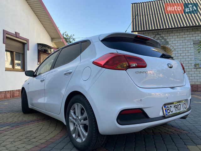 Білий Кіа Сід, об'ємом двигуна 1.4 л та пробігом 193 тис. км за 9000 $, фото 5 на Automoto.ua