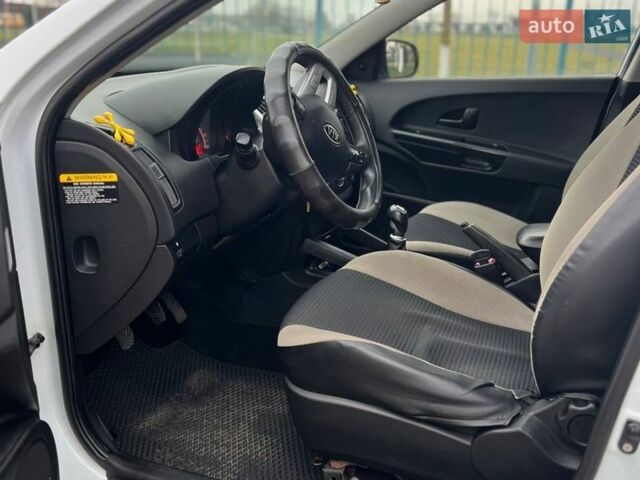 Белый Киа Сид, объемом двигателя 1.59 л и пробегом 260 тыс. км за 6500 $, фото 11 на Automoto.ua