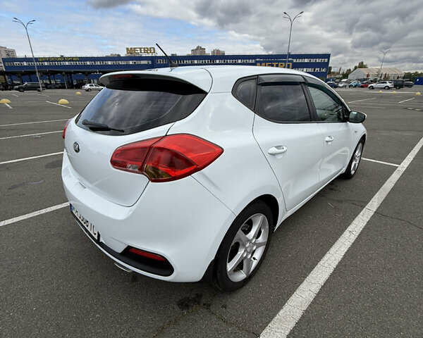 Белый Киа Сид, объемом двигателя 1.4 л и пробегом 154 тыс. км за 8000 $, фото 5 на Automoto.ua