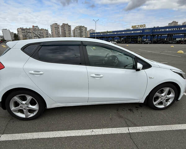 Белый Киа Сид, объемом двигателя 1.4 л и пробегом 154 тыс. км за 8000 $, фото 6 на Automoto.ua