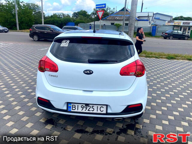 Белый Киа Сид, объемом двигателя 1.6 л и пробегом 180 тыс. км за 9000 $, фото 4 на Automoto.ua