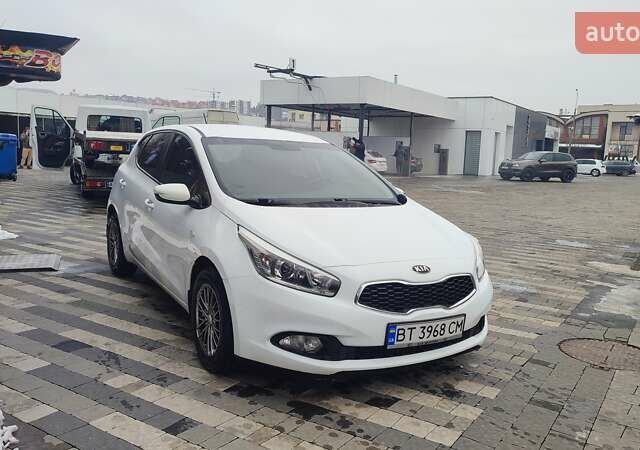 Белый Киа Сид, объемом двигателя 1.59 л и пробегом 134 тыс. км за 10300 $, фото 1 на Automoto.ua