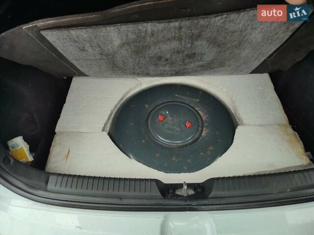 Киа Сид 2012 в Киеве на Automoto.ua Белый Киа Сид, объемом двигателя 1.59 л и пробегом 122 тыс. км за 9800 $, фото 12 на Automoto.ua