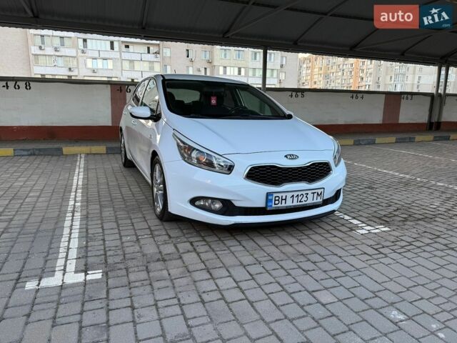 Белый Киа Сид, объемом двигателя 1.4 л и пробегом 287 тыс. км за 6900 $, фото 12 на Automoto.ua