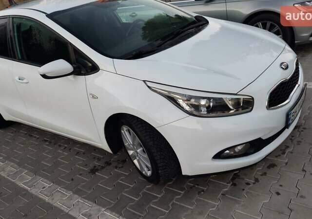 Белый Киа Сид, объемом двигателя 1.4 л и пробегом 283 тыс. км за 6800 $, фото 14 на Automoto.ua