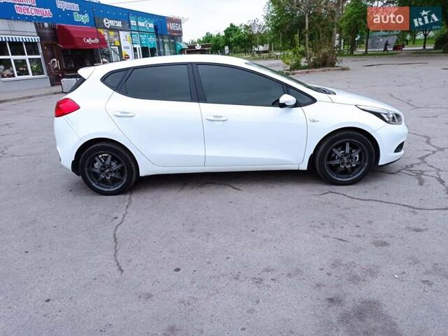 Белый Киа Сид, объемом двигателя 1.4 л и пробегом 147 тыс. км за 7999 $, фото 3 на Automoto.ua