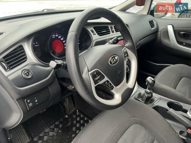 Белый Киа Сид, объемом двигателя 1.4 л и пробегом 198 тыс. км за 8000 $, фото 9 на Automoto.ua