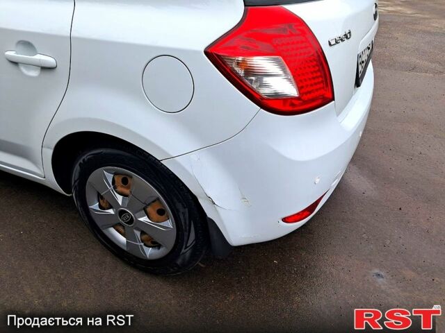 Білий Кіа Сід, об'ємом двигуна 1.6 л та пробігом 192 тис. км за 6500 $, фото 8 на Automoto.ua