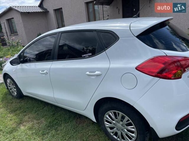 Білий Кіа Сід, об'ємом двигуна 1.59 л та пробігом 180 тис. км за 9400 $, фото 1 на Automoto.ua