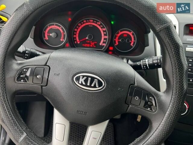 Белый Киа Сид, объемом двигателя 1.59 л и пробегом 260 тыс. км за 6500 $, фото 14 на Automoto.ua