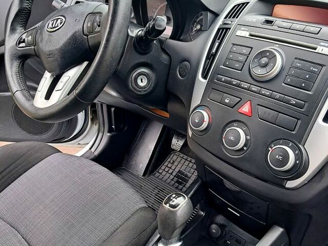 Білий Кіа Сід, об'ємом двигуна 1.6 л та пробігом 192 тис. км за 6500 $, фото 5 на Automoto.ua