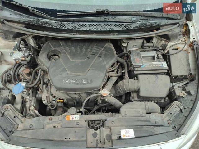 Киа Сид 2012 в Киеве на Automoto.ua Белый Киа Сид, объемом двигателя 1.59 л и пробегом 122 тыс. км за 9800 $, фото 24 на Automoto.ua