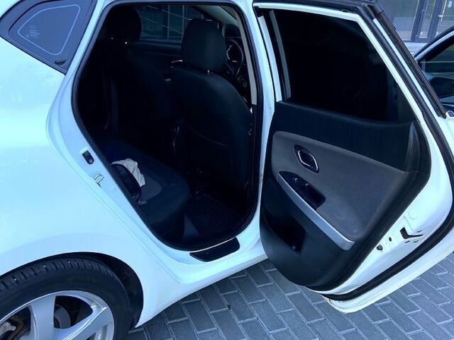 Белый Киа Сид, объемом двигателя 1.6 л и пробегом 280 тыс. км за 7800 $, фото 9 на Automoto.ua