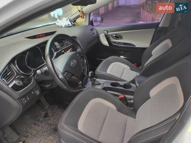 Киа Сид 2012 в Киеве на Automoto.ua Белый Киа Сид, объемом двигателя 1.59 л и пробегом 122 тыс. км за 9800 $, фото 13 на Automoto.ua
