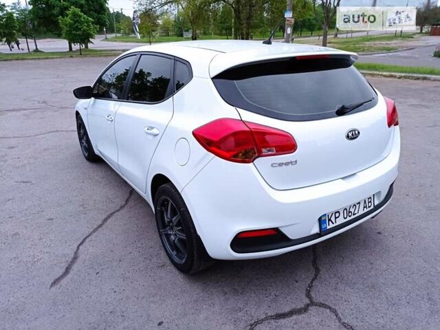 Білий Кіа Сід, об'ємом двигуна 1.4 л та пробігом 147 тис. км за 7999 $, фото 5 на Automoto.ua