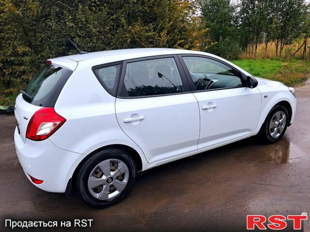 Білий Кіа Сід, об'ємом двигуна 1.6 л та пробігом 192 тис. км за 6500 $, фото 1 на Automoto.ua