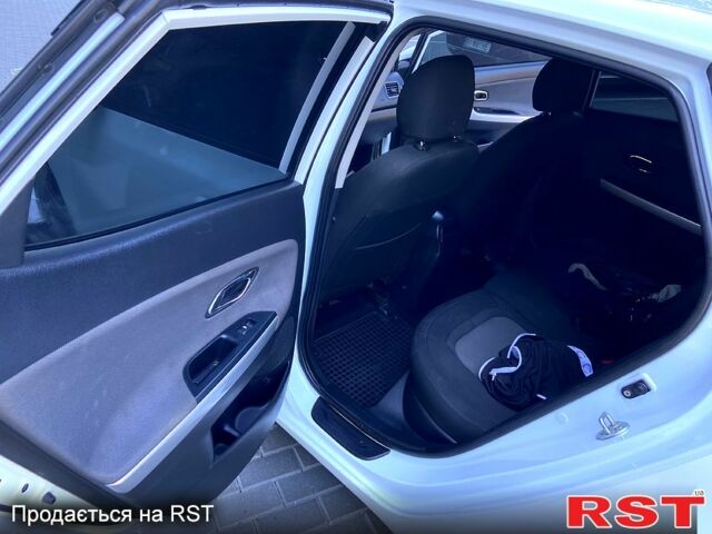 Белый Киа Сид, объемом двигателя 1.6 л и пробегом 280 тыс. км за 7800 $, фото 10 на Automoto.ua