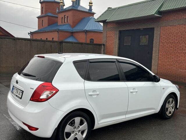 Белый Киа Сид, объемом двигателя 1.6 л и пробегом 300 тыс. км за 6400 $, фото 5 на Automoto.ua