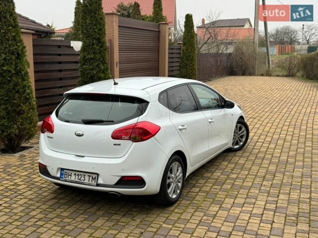 Белый Киа Сид, объемом двигателя 1.4 л и пробегом 287 тыс. км за 7800 $, фото 16 на Automoto.ua