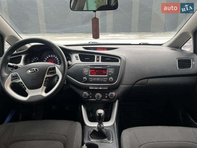 Белый Киа Сид, объемом двигателя 1.4 л и пробегом 198 тыс. км за 8000 $, фото 11 на Automoto.ua