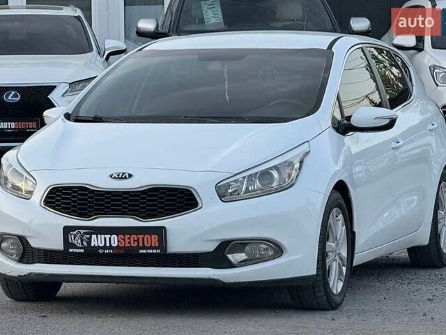 Белый Киа Сид, объемом двигателя 1.59 л и пробегом 183 тыс. км за 10500 $, фото 2 на Automoto.ua