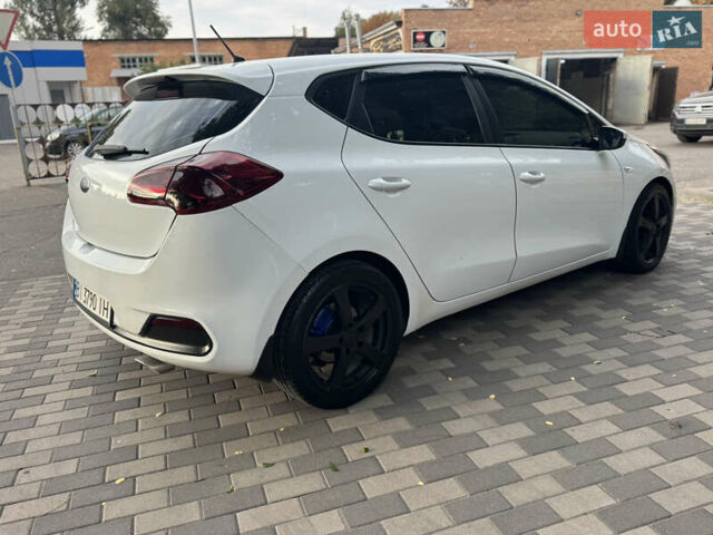 Белый Киа Сид, объемом двигателя 1.59 л и пробегом 280 тыс. км за 6950 $, фото 10 на Automoto.ua