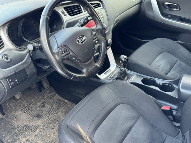 Білий Кіа Сід, об'ємом двигуна 1.4 л та пробігом 278 тис. км за 7300 $, фото 6 на Automoto.ua