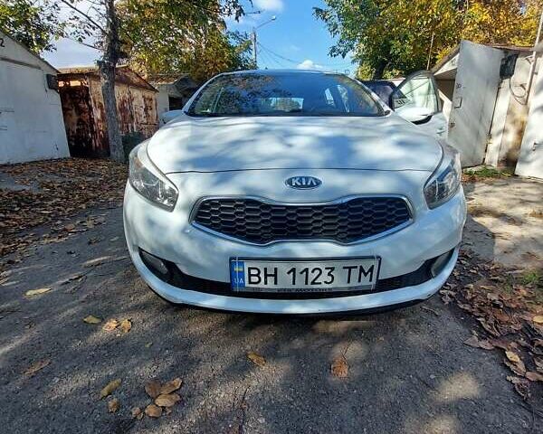 Белый Киа Сид, объемом двигателя 1.4 л и пробегом 283 тыс. км за 6800 $, фото 9 на Automoto.ua